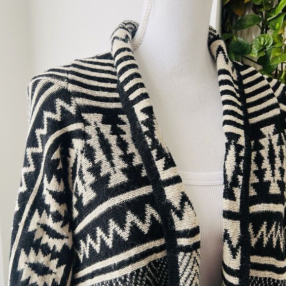 PINK Victoria's Secret Black and White Patterned Cardigan Sweater. Size L. EUC. - Picture 2 of 8